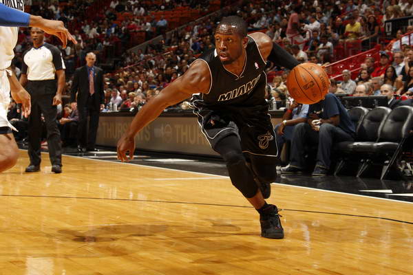 丽三振里 丽三振里